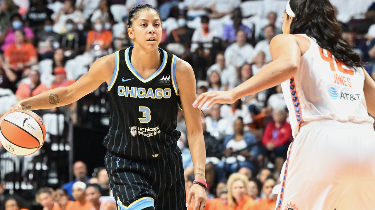 UNCASVILLE, CT - SEPTEMBER 4: Candace Parker #3 of the Chicago Sky dribbles the ball during the game against the Connecticut Sun during Round 2 Game 3 of the 2022 WNBA Playoffs on September 4, 2022 at the Mohegan Sun Arena in Uncasville, Connecticut. Mandatory Copyright Notice: Copyright 2022 NBAE