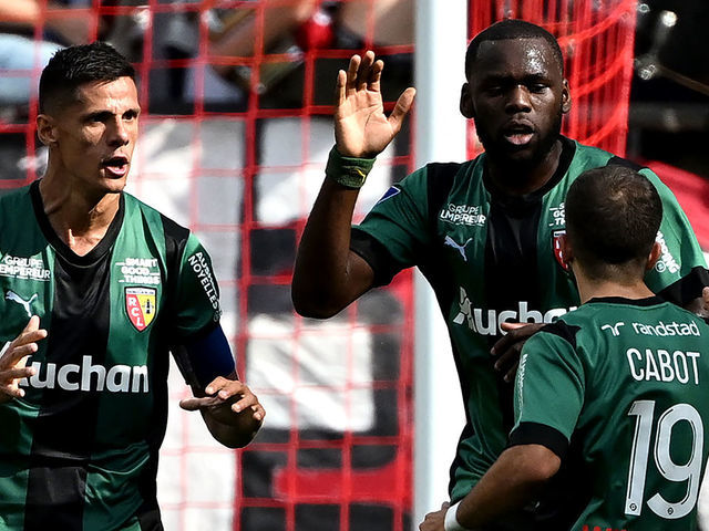 Lens' forward Lois Openda (2R) celebrates with teammates after scoring a goal during the French L1 football match between Stade de Reims and RC Lens at Stade Auguste-Delaune in Reims, northern France on September 4, 2022.
