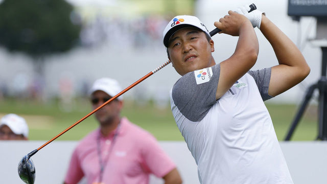 ATLANTA, GA - AUGUST 28: K.H. Lee (KOR) hits his tee shot on the 16th hole during the fourth and final round of the TOUR Championship on Sunday, August 28, 2022 at East Lake Golf Club in Atlanta, Georgia.