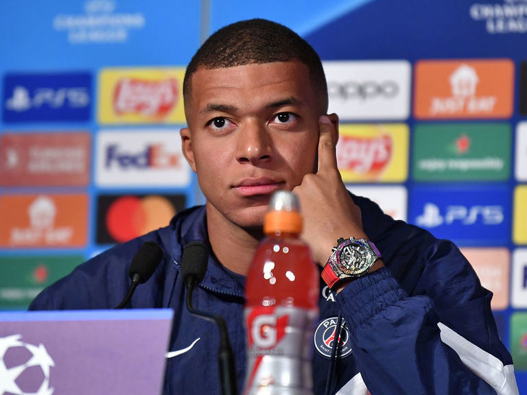 France's golden boy Mbappe under fire after private jet faux pas | theScore.com
