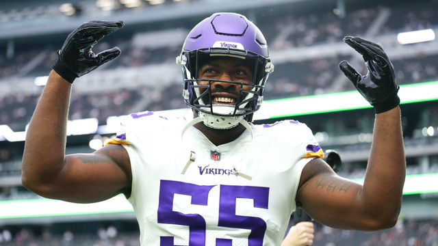 LAS VEGAS, NEVADA - AUGUST 14: Linebacker Za'Darius Smith #55 of the Minnesota Vikings warms up before a preseason game against the Las Vegas Raiders at Allegiant Stadium on August 14, 2022 in Las Vegas, Nevada.