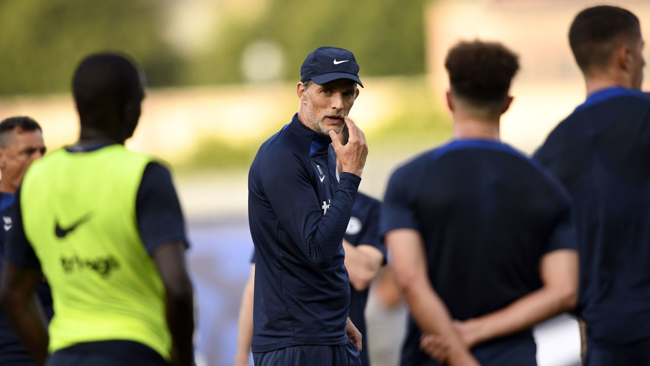 LOS ANGELES, CA - JULY 11: Head coach Thomas Tuchel of Chelsea talks to his team at the conclusion of a pre-season training session at UCLA Campus on July 11, 2022 in Los Angeles, California.
