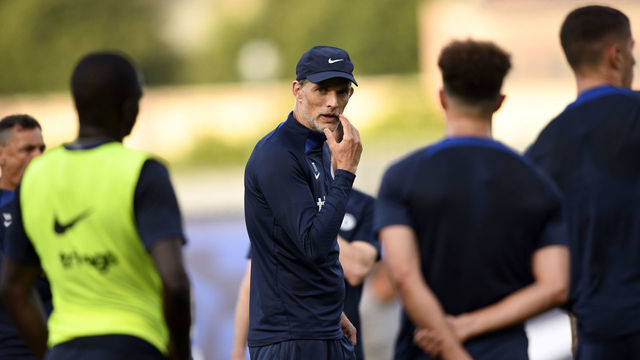LOS ANGELES, CA - JULY 11: Head coach Thomas Tuchel of Chelsea talks to his team at the conclusion of a pre-season training session at UCLA Campus on July 11, 2022 in Los Angeles, California.