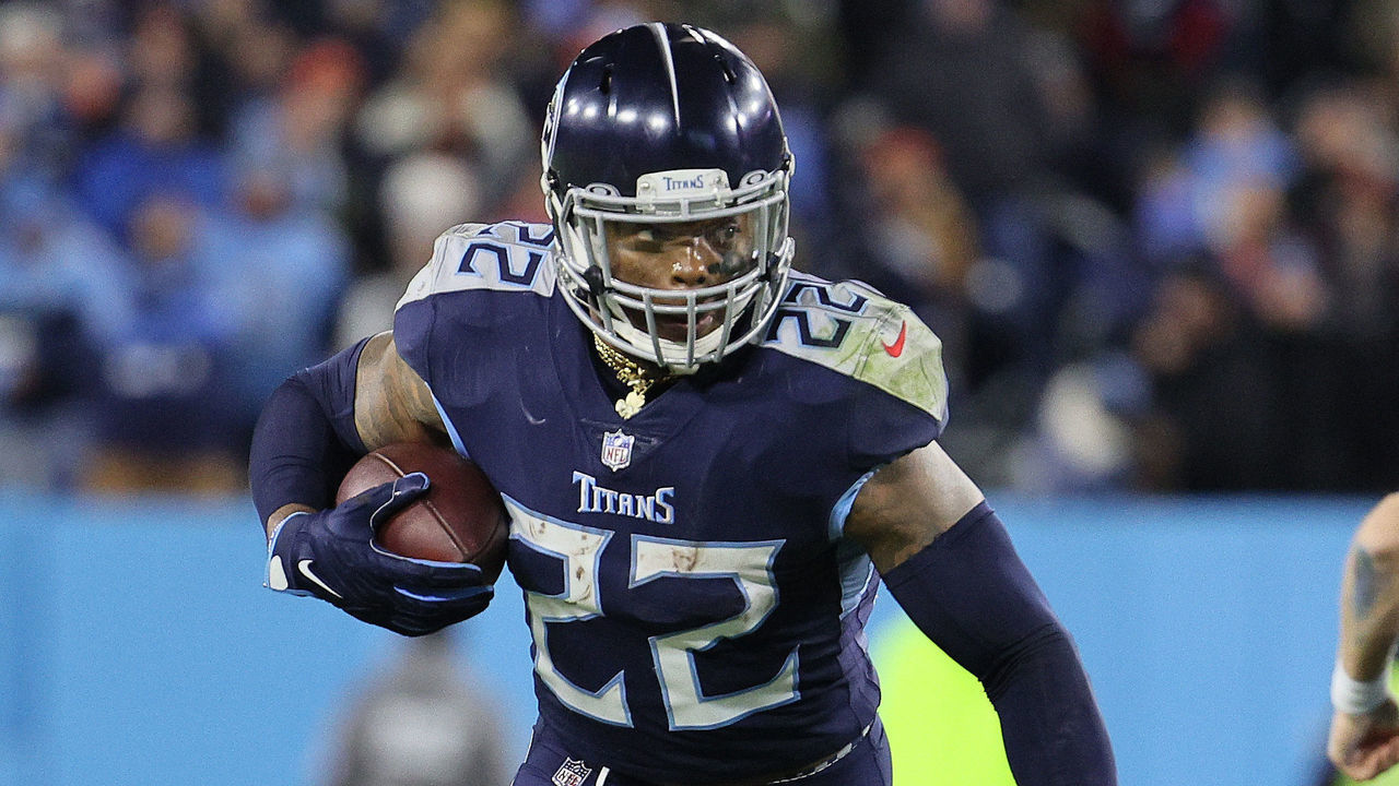 NASHVILLE, TENNESSEE - JANUARY 22: Derrick Henry #22 of the Tennessee Titans runs against the Cincinnati Bengals during the AFC Divisional Playoff at Nissan Stadium on January 22, 2022 in Nashville, Tennessee.