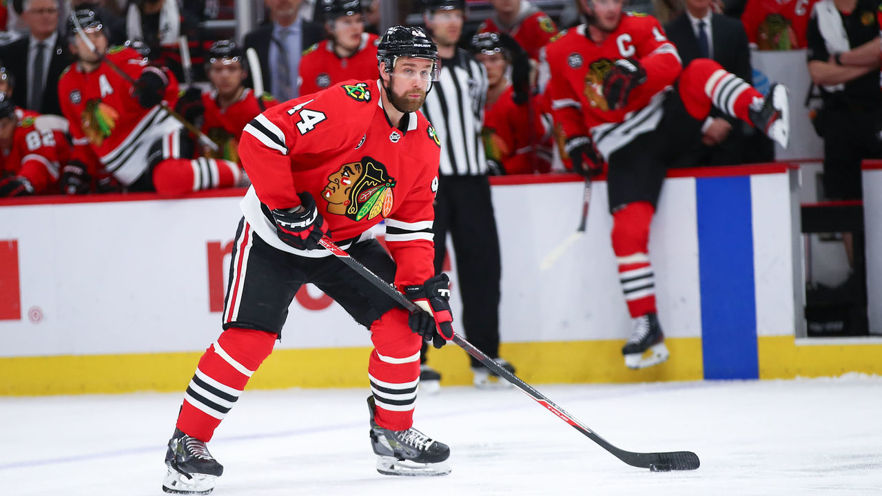 CHICAGO, IL - JANUARY 15: Chicago Blackhawks Defenceman Calvin de Haan (44) in action during a game between the Anaheim Ducks and the Chicago Blackhawks on January 15, 2022 at the United Center in Chicago, IL.
