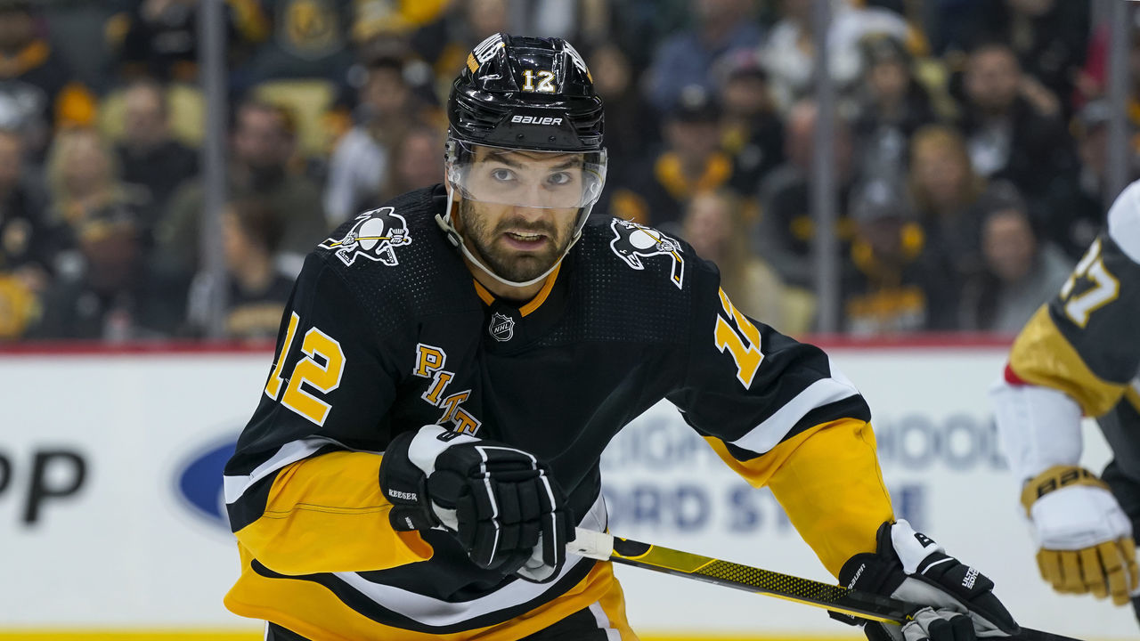 PITTSBURGH, PA - MARCH 11: Pittsburgh Penguins Right Wing Zach Aston-Reese (12) looks on during the first period in the NHL game between the Pittsburgh Penguins and the Vegas Golden Knights on March 11, 2022, at PPG Paints Arena in Pittsburgh, PA.