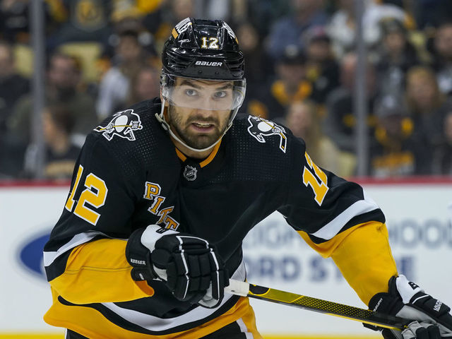 PITTSBURGH, PA - MARCH 11: Pittsburgh Penguins Right Wing Zach Aston-Reese (12) looks on during the first period in the NHL game between the Pittsburgh Penguins and the Vegas Golden Knights on March 11, 2022, at PPG Paints Arena in Pittsburgh, PA.