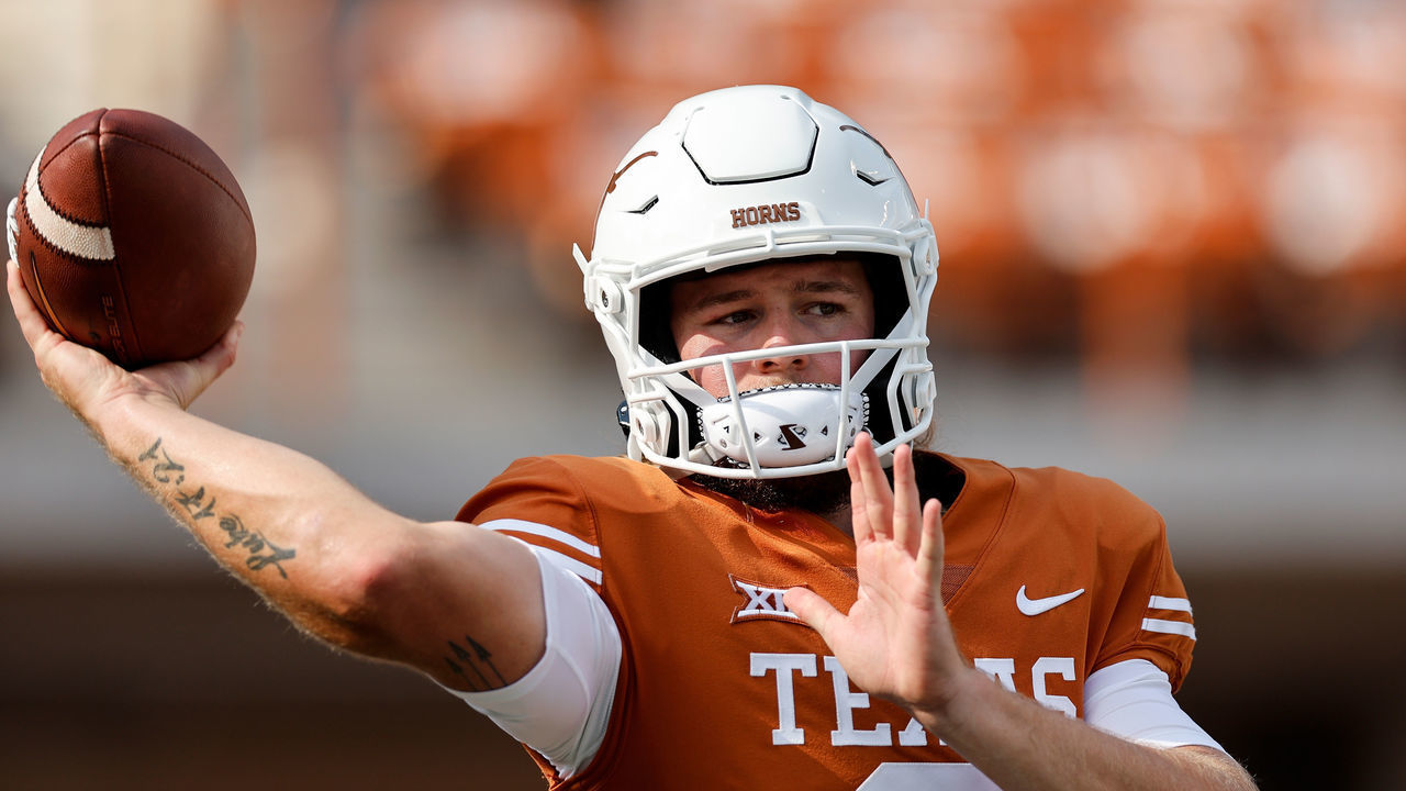 AUSTIN, TEXAS - SEPTEMBER 10: Quinn Ewers #3 of the Texas Longhorns warms up before the game against the Alabama Crimson Tide at Darrell K Royal-Texas Memorial Stadium on September 10, 2022 in Austin, Texas.