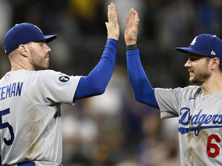 Freeman, Dodgers beat Padres 8-4; magic number down to 4