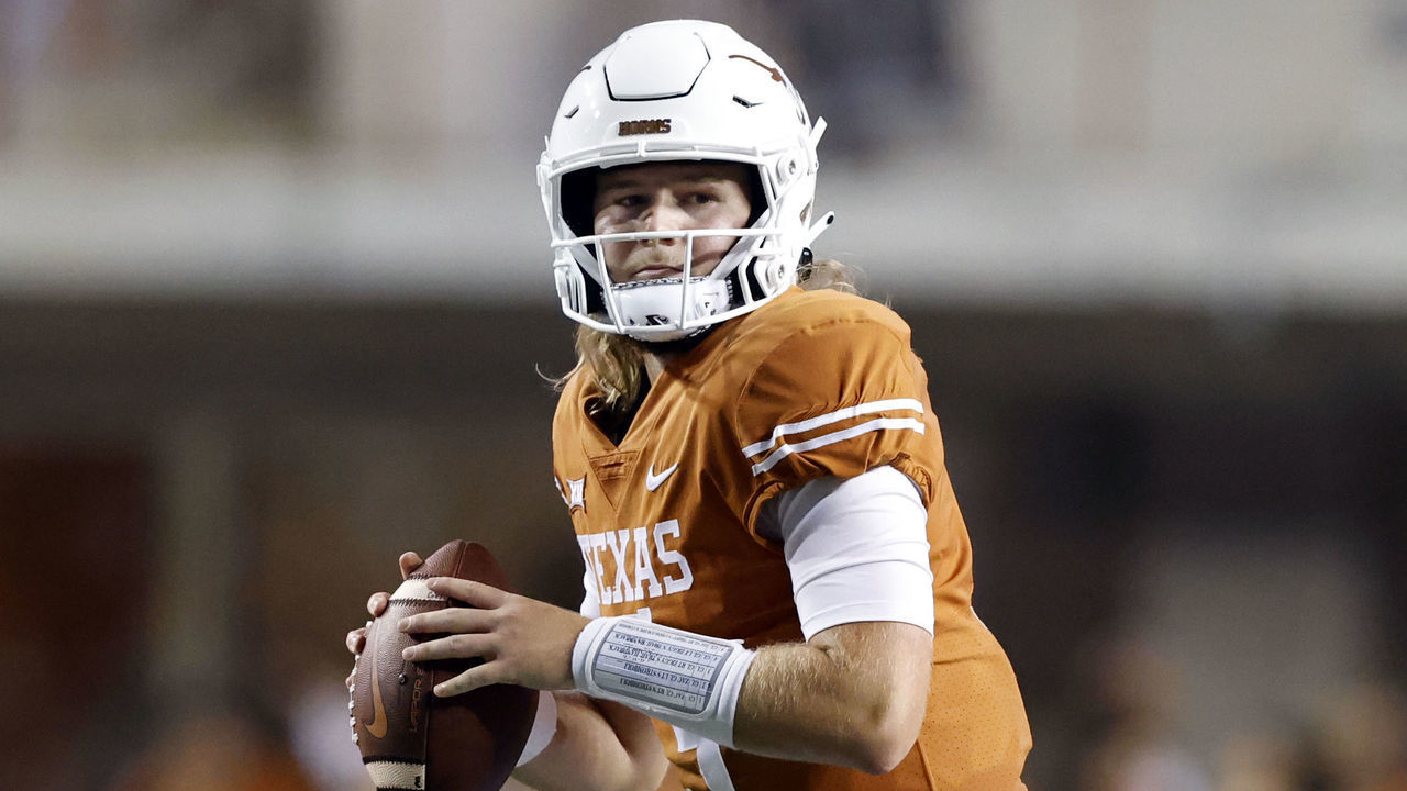AUSTIN, TX - SEPTEMBER 03: Texas Longhorns quarterback Quinn Ewers (3) makes a throw during the game against the University of Louisiana Monroe Warhawks on September 03, 2022, at Darrell K Royal - Texas Memorial Stadium in Austin, TX.