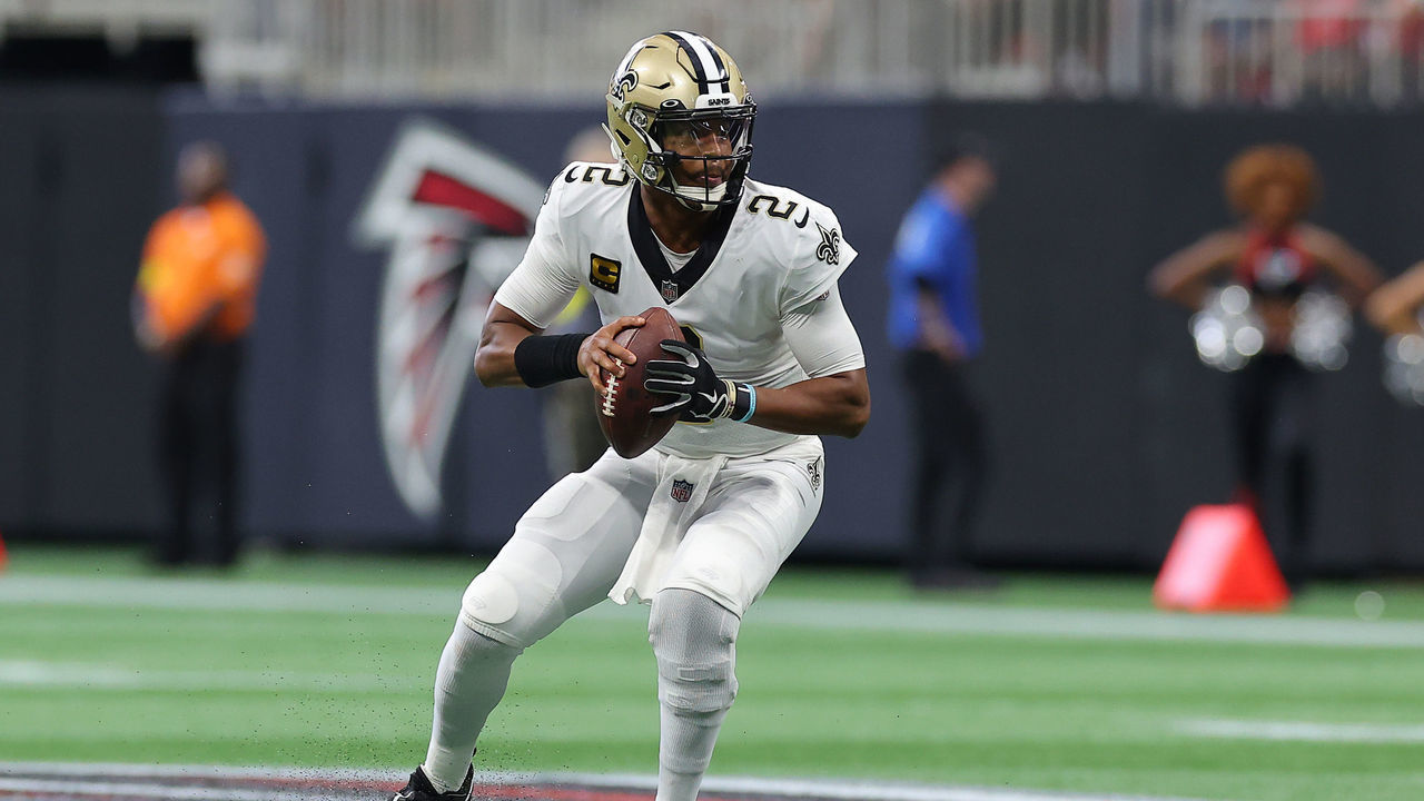ATLANTA, GEORGIA - SEPTEMBER 11: Quarterback Jameis Winston #2 of the New Orleans Saints attempts a pass during the first half against the New Orleans Saints at Mercedes-Benz Stadium on September 11, 2022 in Atlanta, Georgia.