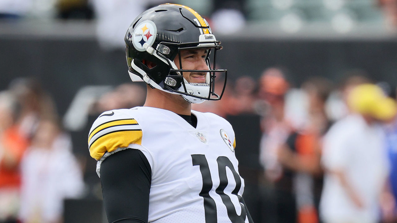CINCINNATI, OHIO - SEPTEMBER 11: Quarterback Mitch Trubisky #10 of the Pittsburgh Steelers stands on the field during pregame at Paul Brown Stadium on September 11, 2022 in Cincinnati, Ohio.