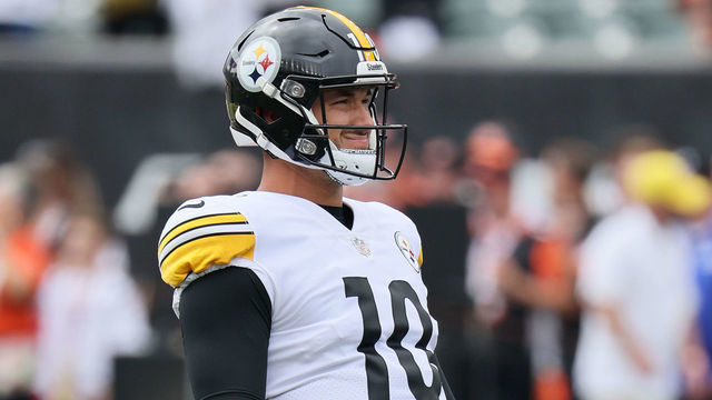 CINCINNATI, OHIO - SEPTEMBER 11: Quarterback Mitch Trubisky #10 of the Pittsburgh Steelers stands on the field during pregame at Paul Brown Stadium on September 11, 2022 in Cincinnati, Ohio.