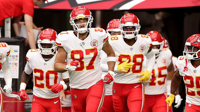 GLENDALE, ARIZONA - SEPTEMBER 11: Tight end Travis Kelce #87 of the Kansas City Chiefs leads his team onto the field before the game against the Arizona Cardinals at State Farm Stadium on September 11, 2022 in Glendale, Arizona.