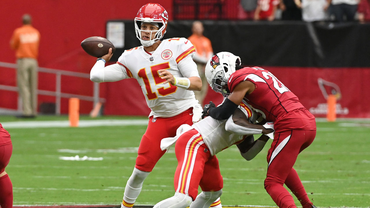 Mahomes throws 5 TDs, Chiefs hammer Cardinals