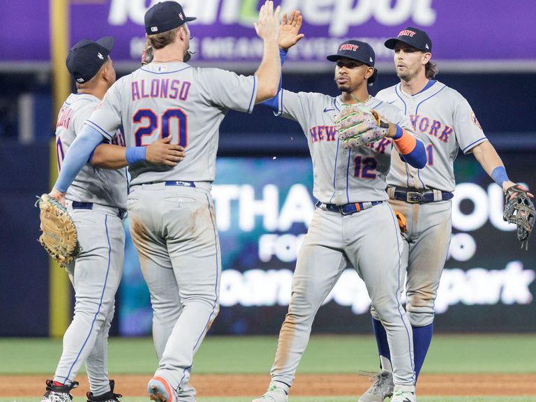 New York Mets pitcher Chris Bassitt, umpire Chad Fairchild