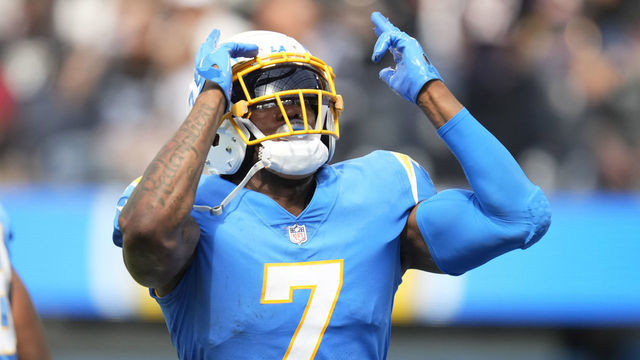 Inglewood, CA - September 11: tight end Gerald Everett #7 of the Los Angeles Chargers reacts after catching a pass and running for a touchdown against the Las Vegas Raiders in the second half of a NFL football game at SoFi Stadium in Inglewood on Sunday, September 11, 2022.