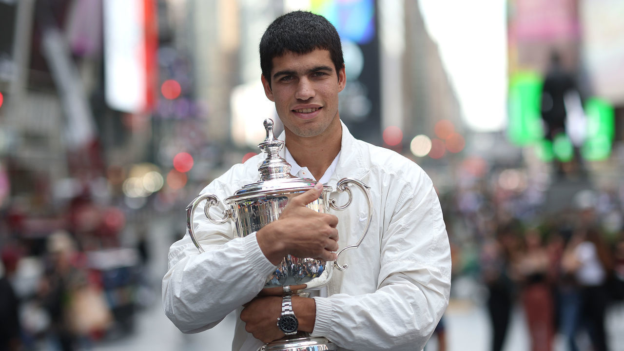 NEW YORK, NEW YORK - SEPTEMBER 12: Carlos Alcaraz of Spain poses with the US Open trophy at Times Square on September 12, 2022 in New York City.