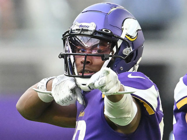 MINNEAPOLIS, MINNESOTA - SEPTEMBER 11: Minnesota Vikings wide receiver Justin Jefferson (18) signals first down after a catch against the Green Bay Packers during the third quarter of an NFL football game at U.S. Bank Stadium in Minneapolis, Minn. on Sunday, Sept. 11, 2022. Minnesota beat Green Bay, 23-7. (John Autey / MediaNews Group / St. Paul Pioneer Press via Getty Images)