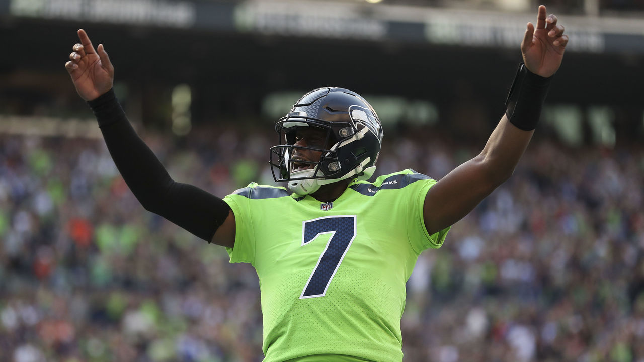 Seahawks, Smith spoil Wilson's return to Seattle