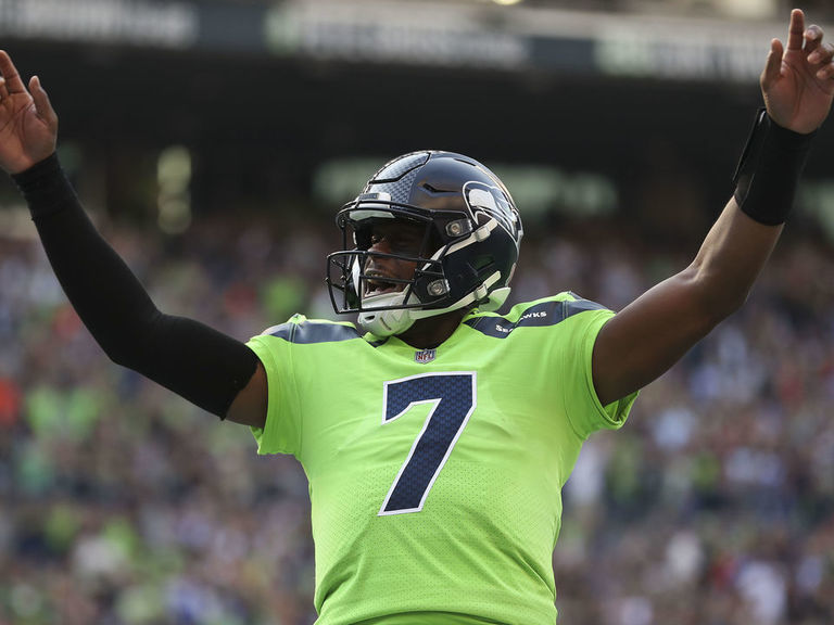 Geno Smith hears chants, relishes Seahawks opening victory – KGET 17