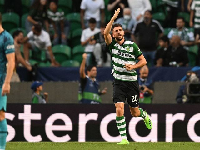 Paulinho of Sporting CP celebrates with teammates after scoring a News  Photo - Getty Images