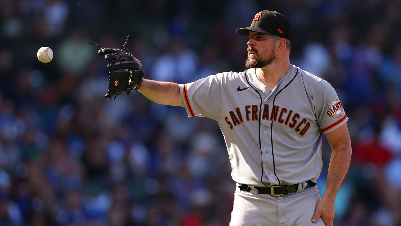 CHICAGO, ILLINOIS - SEPTEMBER 09: Carlos Rodon #16 of the San Francisco Giants reacts against the Chicago Cubs at Wrigley Field on September 09, 2022 in Chicago, Illinois.