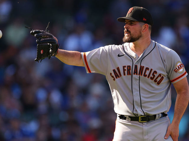CHICAGO, ILLINOIS - SEPTEMBER 09: Carlos Rodon #16 of the San Francisco Giants reacts against the Chicago Cubs at Wrigley Field on September 09, 2022 in Chicago, Illinois.