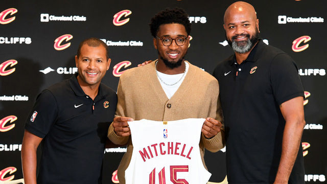 CLEVELAND, OHIO - SEPTEMBER 14: (L to R) Cleveland Cavaliers president of basketball operations Koby Altman, Donovan Mitchell and head coach J. B. Bickerstaff pose for a photo during a press conference where Mitchell was introduced at Rocket Mortgage Fieldhouse on September 14, 2022 in Cleveland, Ohio.