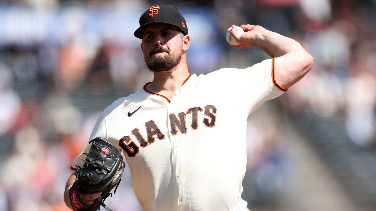 SAN FRANCISCO, CALIFORNIA - SEPTEMBER 14: Carlos Rodon #16 of the San Francisco Giants pitches against the Atlanta Braves in the second inning at Oracle Park on September 14, 2022 in San Francisco, California.