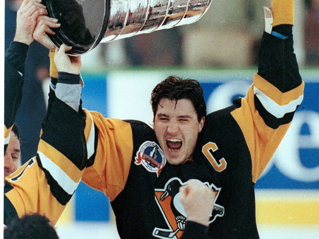 Report: Penguins to re-introduce gold into color scheme next season with third jersey