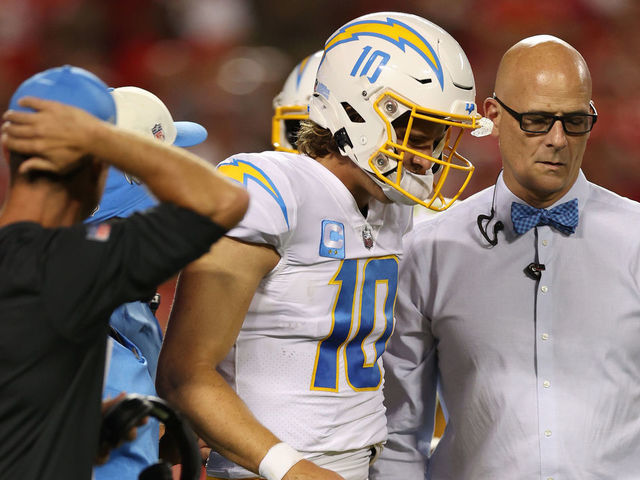 File:Chargers at Chiefs - September 15, 2022 - Thursday Night