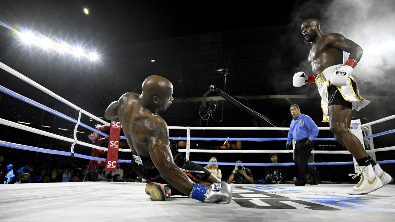 LOS ANGELES, CA - SEPTEMBER 10: LeVeon Bell, white trunks, knocks out Adrian Peterson in the fifth round at Banc of California Stadium on September 10, 2022 in Los Angeles, California.