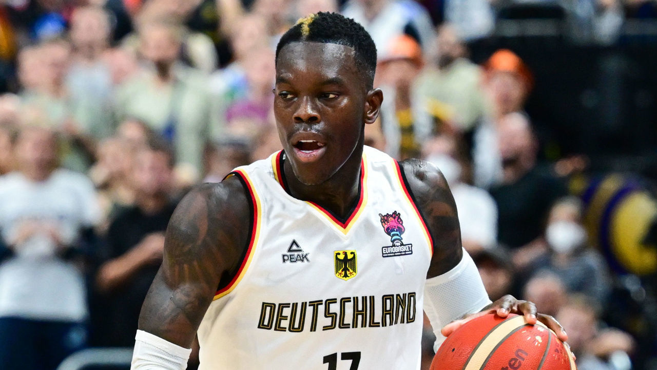 13 September 2022, Berlin: Basketball: European Championship, Germany - Greece, knockout round, quarterfinals, Mercedes-Benz Arena, Dennis Schröder (Germany). Photo: Soeren Stache/dpa