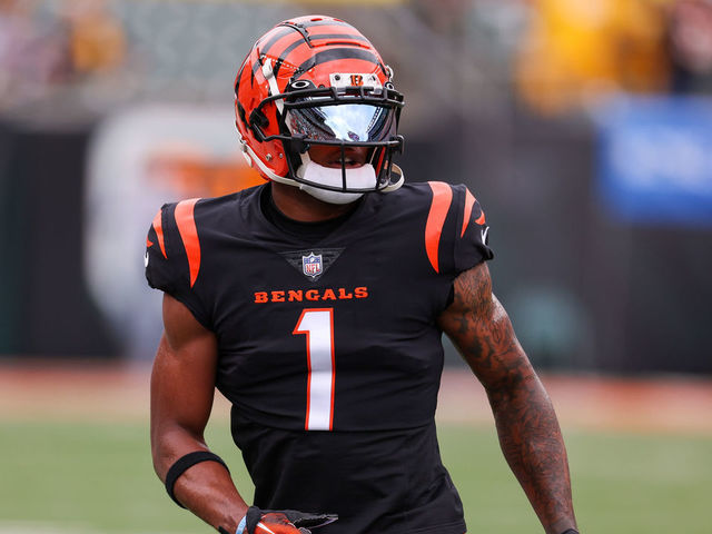 CINCINNATI, OH - SEPTEMBER 11: Cincinnati Bengals wide receiver Ja'Marr Chase (1) warms up before the game against the Pittsburgh Steelers and the Cincinnati Bengals on September 11, 2022, at Paycor Stadium in Cincinnati, OH. (Photo by Ian Johnson/Icon Sportswire via Getty Images