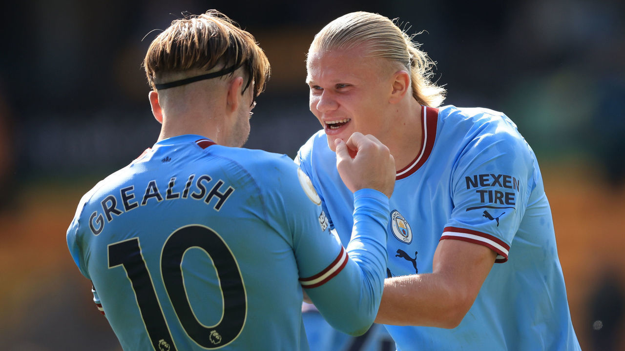 WOLVERHAMPTON, ENGLAND - SEPTEMBER 17: Erling Haaland and Jack Grealish of Manchester City celebrate during the Premier League match between Wolverhampton Wanderers and Manchester City at Molineux on September 17, 2022 in Wolverhampton, United Kingdom.