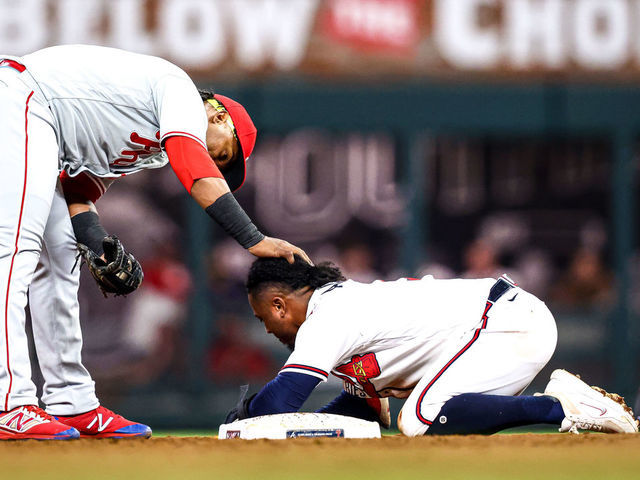 Braves' Albies back on IL with fractured finger after return from