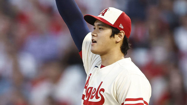 ANAHEIM, CALIFORNIA - SEPTEMBER 17: Shohei Ohtani #17 of the Los Angeles Angels reacts while pitches against the Seattle Mariners during the second inning at Angel Stadium of Anaheim on September 17, 2022 in Anaheim, California.