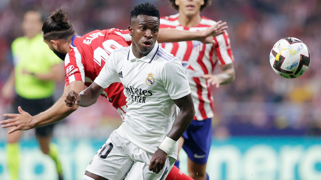 MADRID, SPAIN - SEPTEMBER 18: (L-R) Felipe Augusto of Atletico Madrid, Vinicius Junior of Real Madrid during the La Liga Santander match between Atletico Madrid v Real Madrid at the Estadio Civitas Metropolitano on September 18, 2022 in Madrid Spain