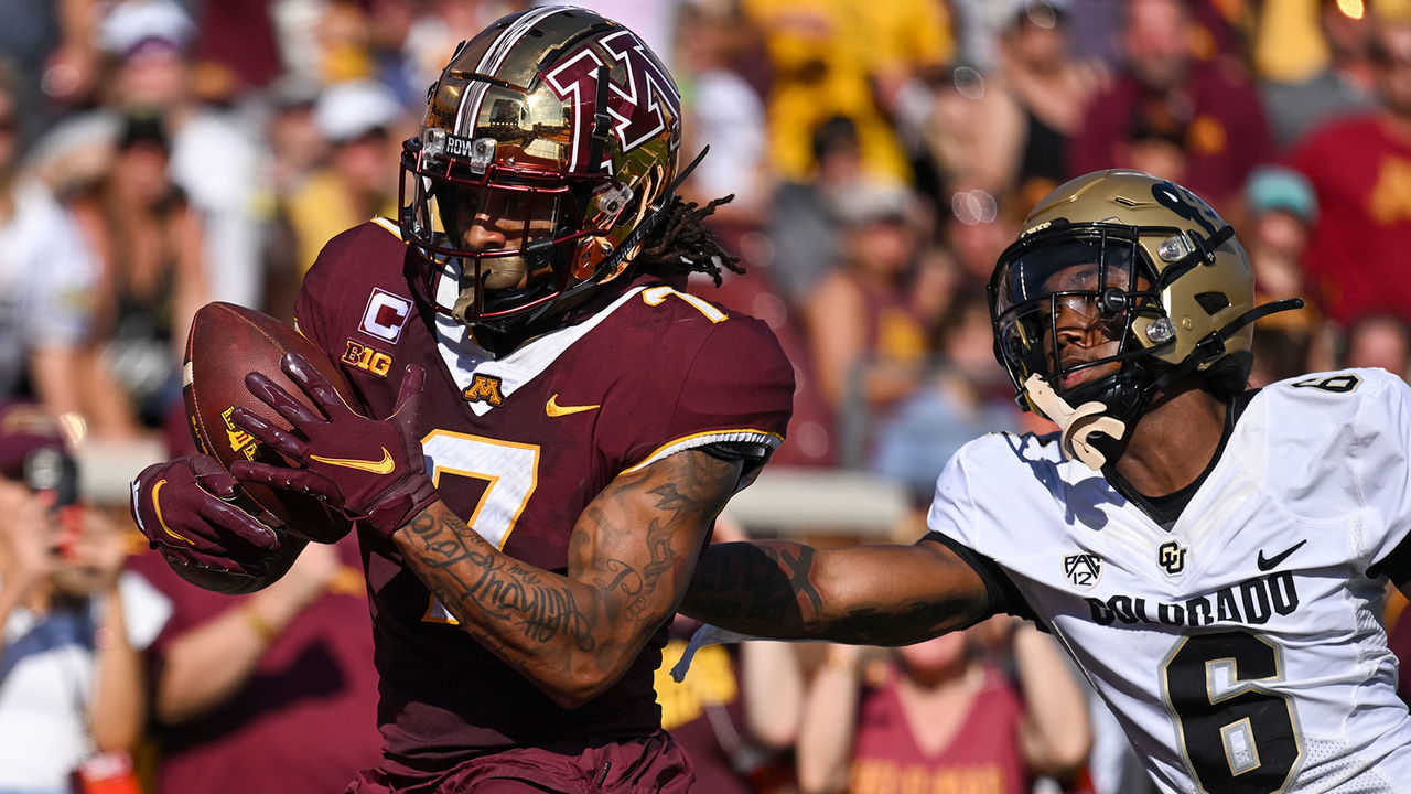 MINNEAPOLIS, MN - SEPTEMBER 17: Minnesota Golden Gophers wide receiver Chris Autman-Bell (7) catches a 39-yard pass from Minnesota Golden Gophers quarterback Tanner Morgan (2) for a touchdown as. Colorado Buffaloes defensive back Nikko Reed (6) defends during the second quarter of a college football game between the Minnesota Golden Gophers and Colorado Buffaloes on September 17, 2022 at Huntington Bank Stadium in Minneapolis, MN.