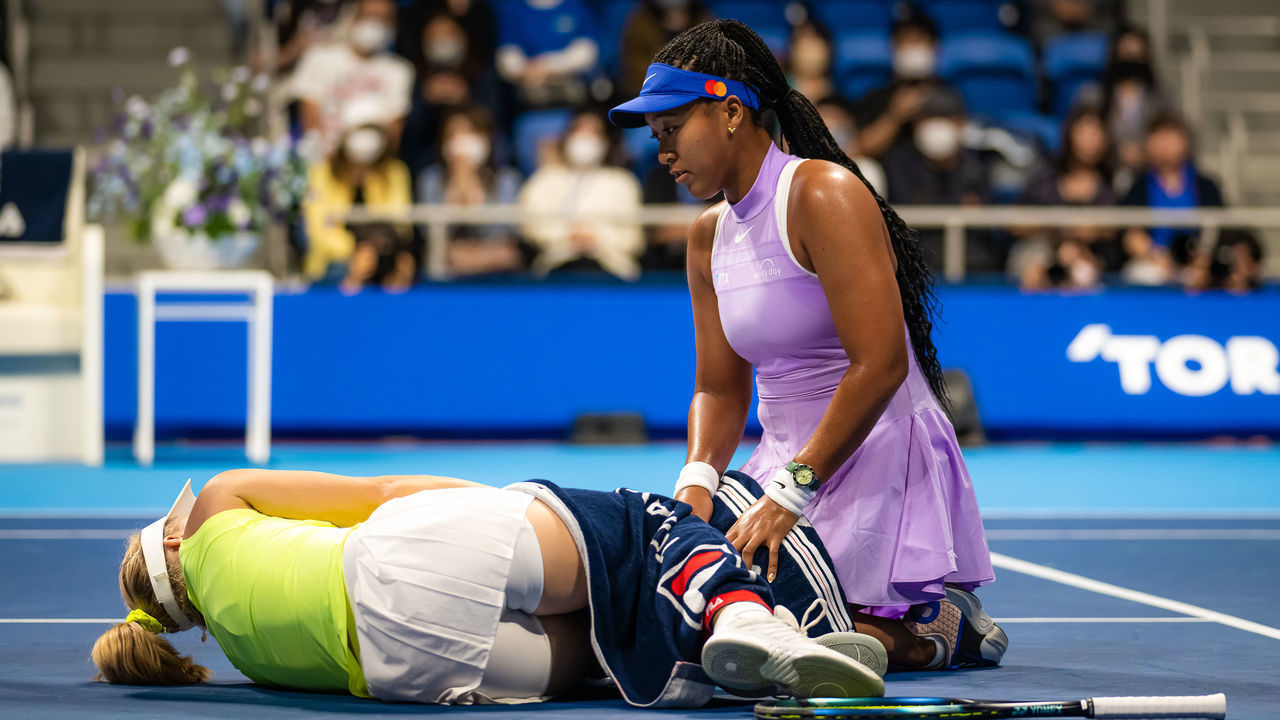 TOKYO, JAPAN - SEPTEMBER 20: Naomi Osaka of Japan attends to opponent Daria Saville of Australia after Saville took a fall early into their first round match on Day 2 of the Toray Pan Pacific Open at Ariake Coliseum on September 20, 2022 in Tokyo, Japan