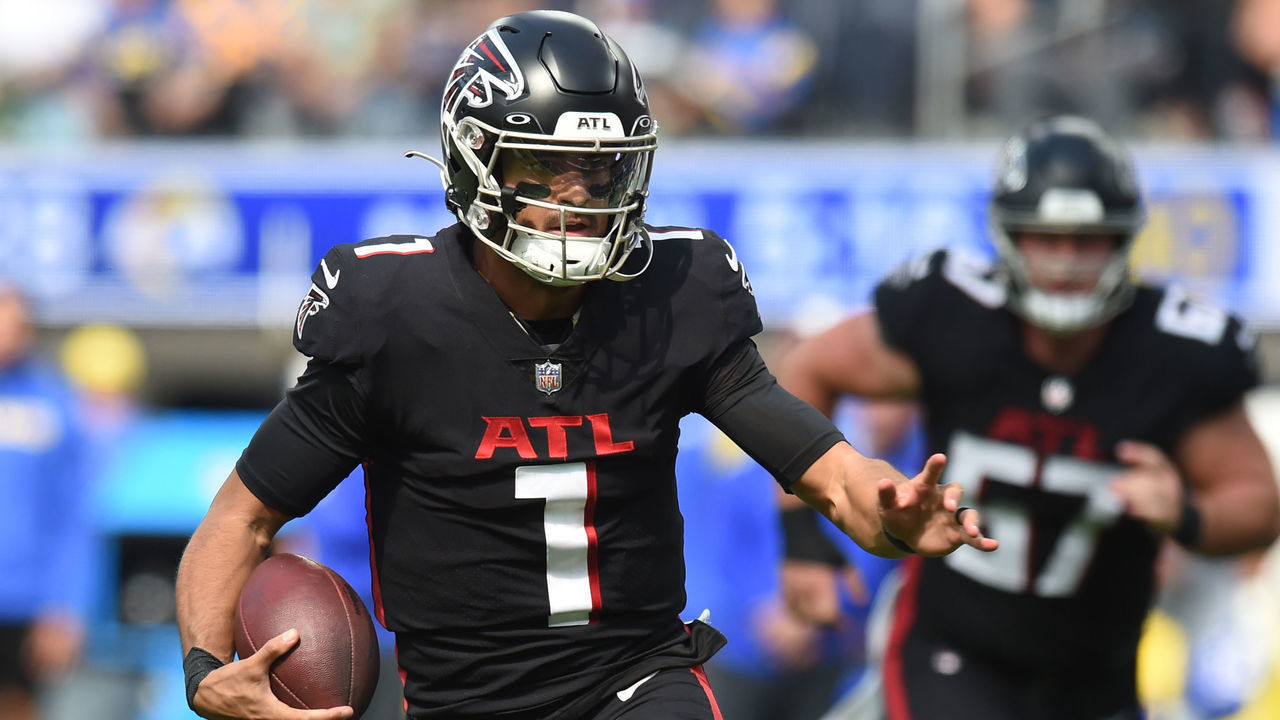 INGLEWOOD, CA - SEPTEMBER 18: Atlanta Falcons Quarterback Marcus Mariota (1) runs the ball during an NFL game between the Atlanta Falcons and the Los Angeles Rams on September 18, 2022, at SoFi Stadium in Inglewood, CA.