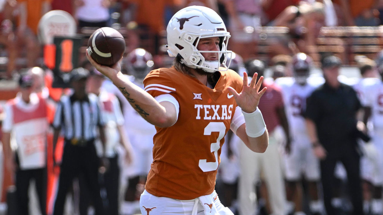 College Football: Texas Quinn Ewers (3) in action, passing vs Alabama at Darrell K Royal Memorial Stadium. Austin, TX 9/10/2022 CREDIT: Greg Nelson (Set Number: X164150)