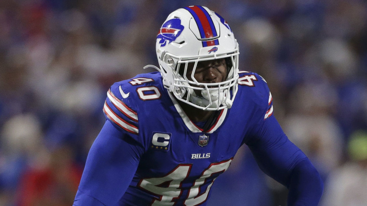 ORCHARD PARK, NEW YORK - SEPTEMBER 19: Von Miller #40 of the Buffalo Bills rushes to the quarterback during the second quarter against the Tennessee Titans at Highmark Stadium on September 19, 2022 in Orchard Park, New York.