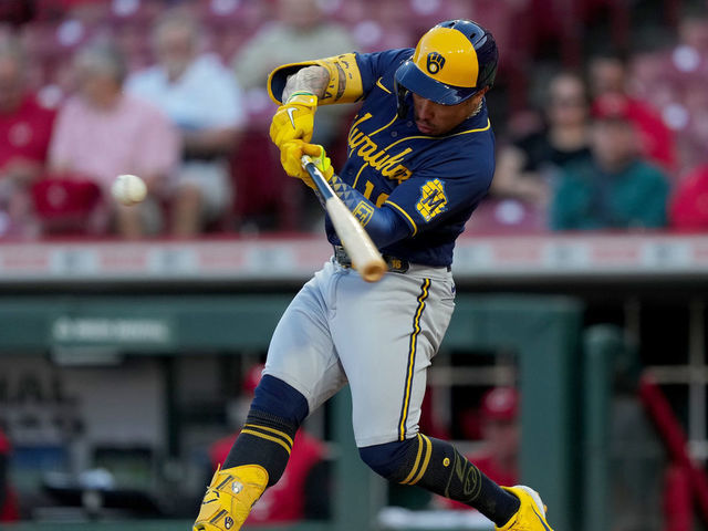 Report: Brewers trade Kolten Wong to Mariners