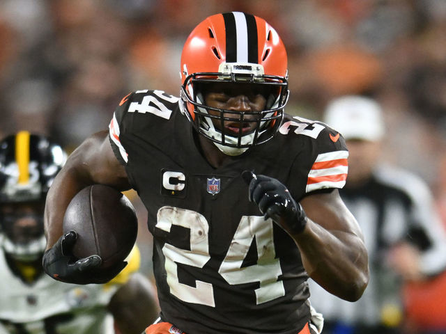 CLEVELAND, OHIO - SEPTEMBER 22: Nick Chubb #24 of the Cleveland Browns rushes during the first quarter against the Pittsburgh Steelers at FirstEnergy Stadium on September 22, 2022 in Cleveland, Ohio.