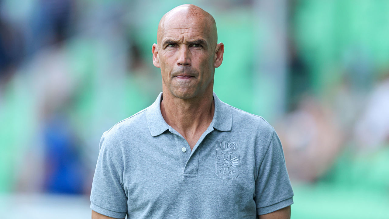 GRONINGEN, NETHERLANDS - SEPTEMBER 4: head coach Thomas Letsch of Vitesse during the Dutch Eredivisie match between FC Groningen and Vitesse at the Euroborg on September 4, 2022 in Groningen, Netherlands