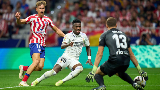 MADRID, SPAIN - SEPTEMBER 18: Vinicius Junior of Real Madrid shoots on goal past Jan Oblak of Atletico de Madrid during the LaLiga Santander match between Atletico de Madrid and Real Madrid CF at Civitas Metropolitano Stadium on September 18, 2022 in Madrid, Spain.