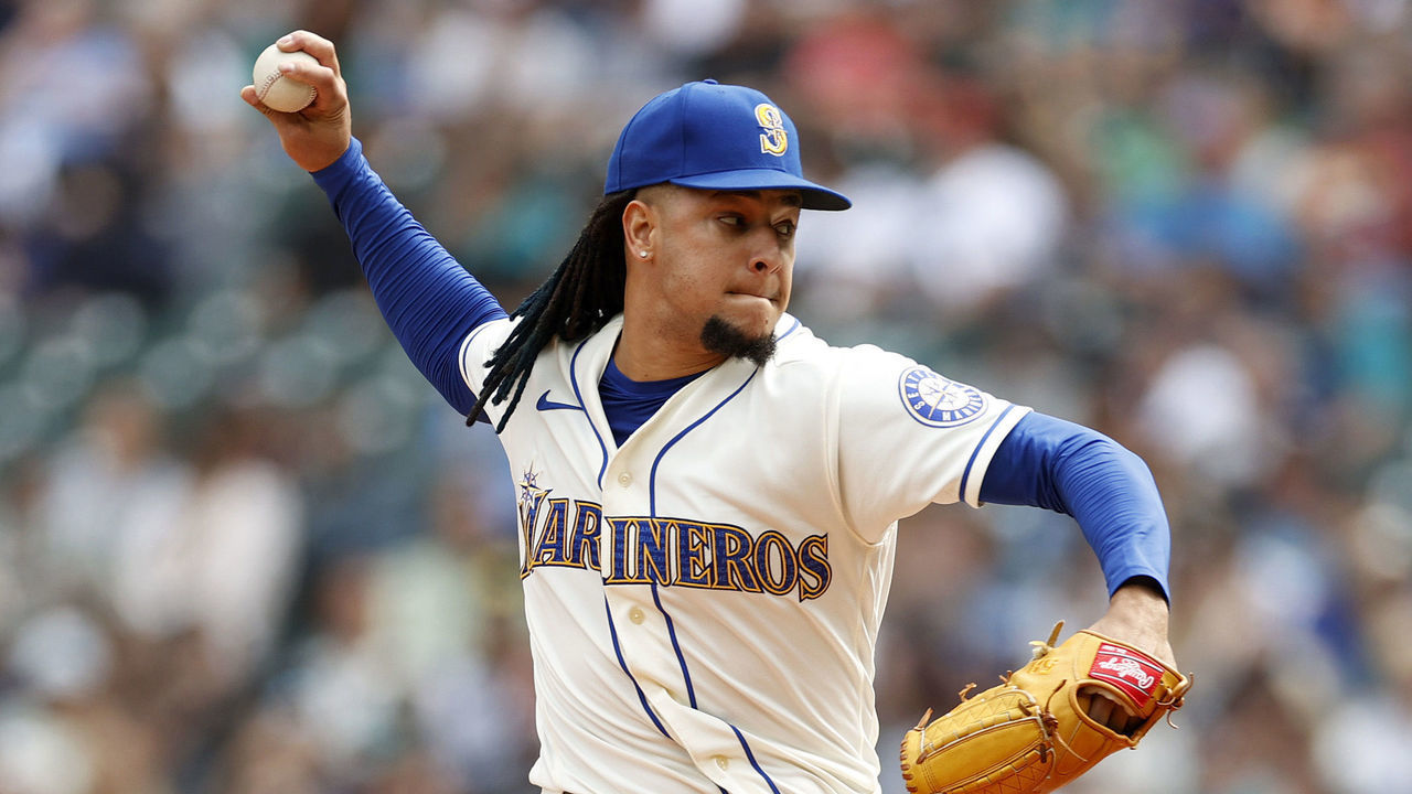 SEATTLE, WASHINGTON - SEPTEMBER 14: Luis Castillo #21 of the Seattle Mariners pitches against the San Diego Padres during the second inning at T-Mobile Park on September 14, 2022 in Seattle, Washington.