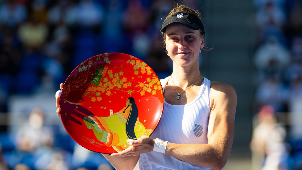 TOKYO, JAPAN - SEPTEMBER 25: Liudmila Samsonova of Russia poses with the champions trophy after defeating Qinwen Zheng of China in the final match on Day 7 of the Toray Pan Pacific Open at Ariake Coliseum on September 25, 2022 in Tokyo, Japan